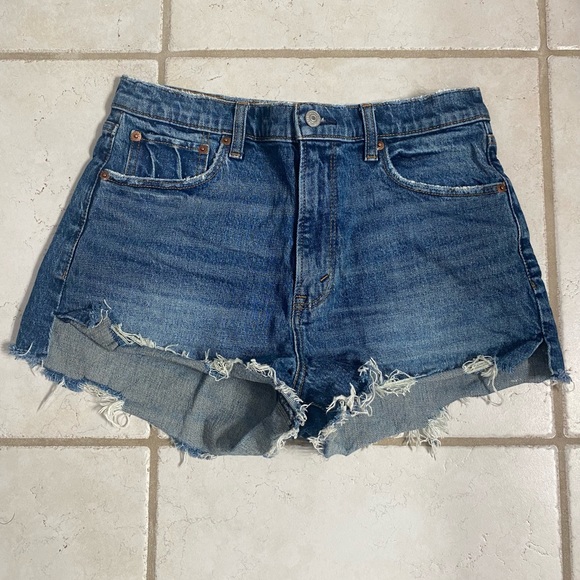 Abercrombie & Fitch High Rise Mom Shorts - Picture 2 of 9